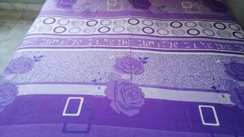 2 slaapkamers, een strijkplank/strijkijzer, wifi, beddengoed