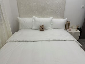 2 bedrooms, iron/ironing board, WiFi, bed sheets