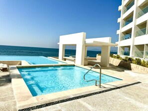 Een verwarmd zwembad