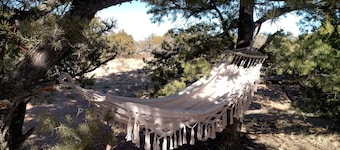 Charming Dragonfly Casita with WiFi in Pinehill - perfect for a getaway