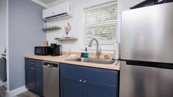 Microwave, dishwasher, coffee/tea maker, cookware/dishes/utensils