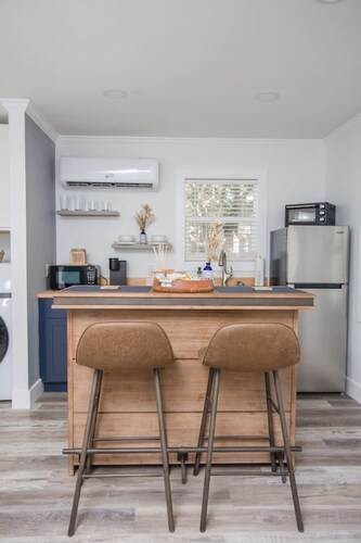 Seahorse Studio - A Downtown Retreat