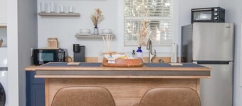 Seahorse Studio - A Downtown Retreat