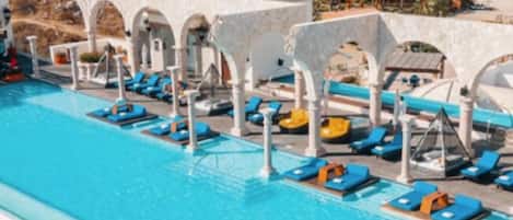 4 outdoor pools