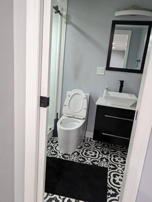 Haartrockner, Handtücher, Seife, Shampoo