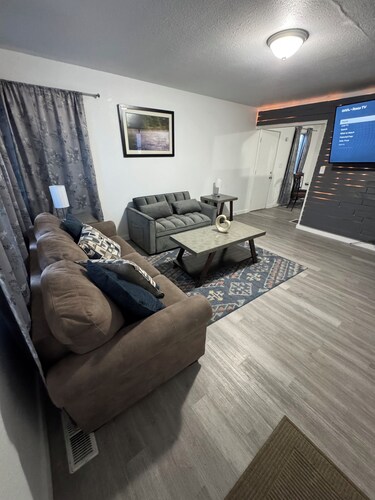 Cozy 2BD house A Russian Jack