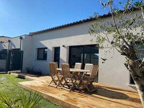 Outdoor dining - Villa relaxation (Narbonne)