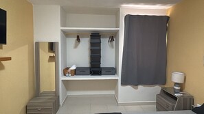 8 habitaciones, tabla de planchar con plancha y wifi gratis