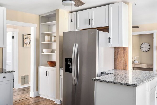 Fridge, microwave, oven, stovetop - Spacious 3-bed/3-bath home close to Bruce's Field! (Aiken)