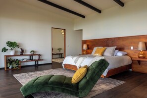 Luxury House | 2 bedrooms, Egyptian cotton sheets, premium bedding, Select Comfort beds