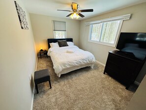 3 bedrooms, iron/ironing board, WiFi, bed sheets - Charming 3-bedroom Mountain Getaway perfectly located in desirable Lake Harmony. (Lake Harmony)