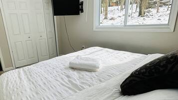 3 bedrooms, iron/ironing board, WiFi, bed sheets