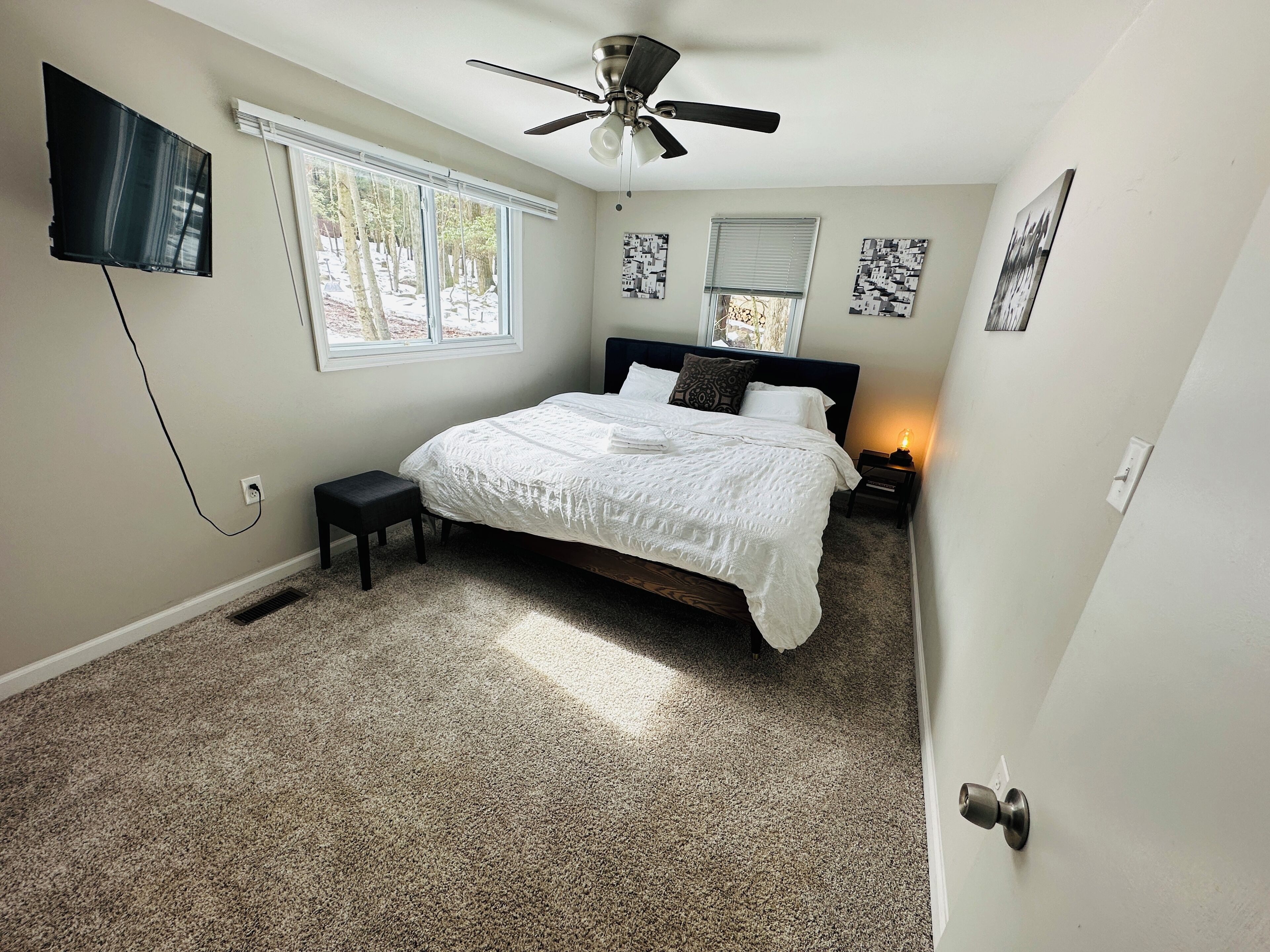 3 bedrooms, iron/ironing board, WiFi, bed sheets