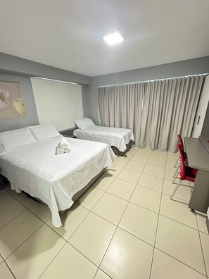 Appartement, véranda, vue plage | 1 chambre, espace de travail pour ordinateur portable
