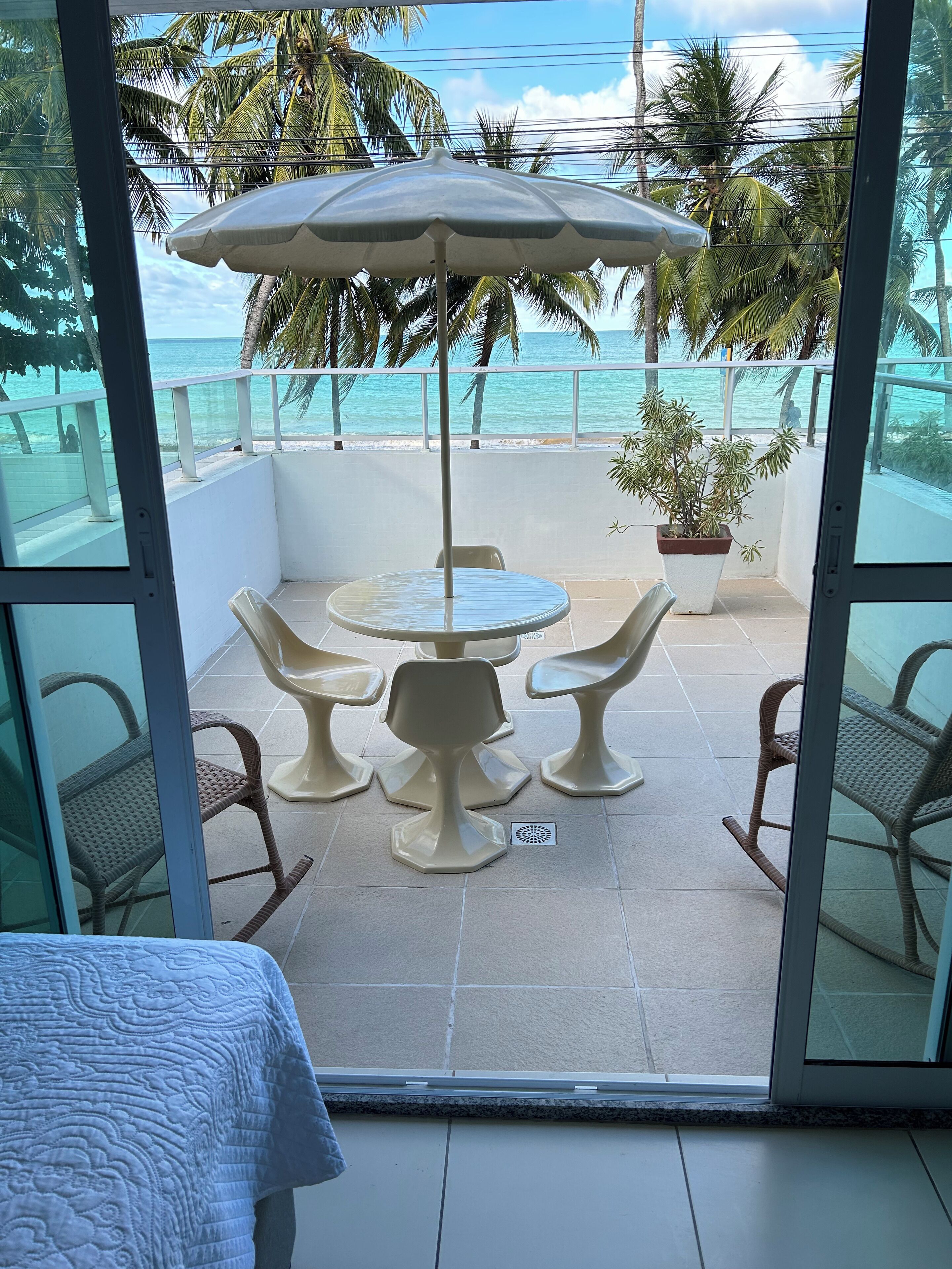 Foto - Melhores Flats - Maravilhosa varanda frente ao mar