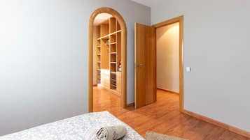 7 bedrooms, iron/ironing board, travel cot, free WiFi
