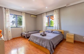 7 bedrooms, iron/ironing board, travel cot, free WiFi