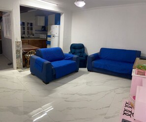 Living area - Happy Corner Cottage  (Chácaras Mogiano Bertioga)