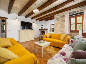 Living room - Villa in Banki With Private Pool Near Marea Beach (Tinjan)