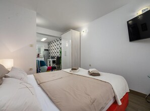 Apartment | 1 bedroom, iron/ironing board