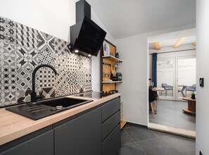 Apartment | Private kitchen | Electric kettle, toaster, cookware/dishes/utensils - Apartment With Scenic View (Porec)