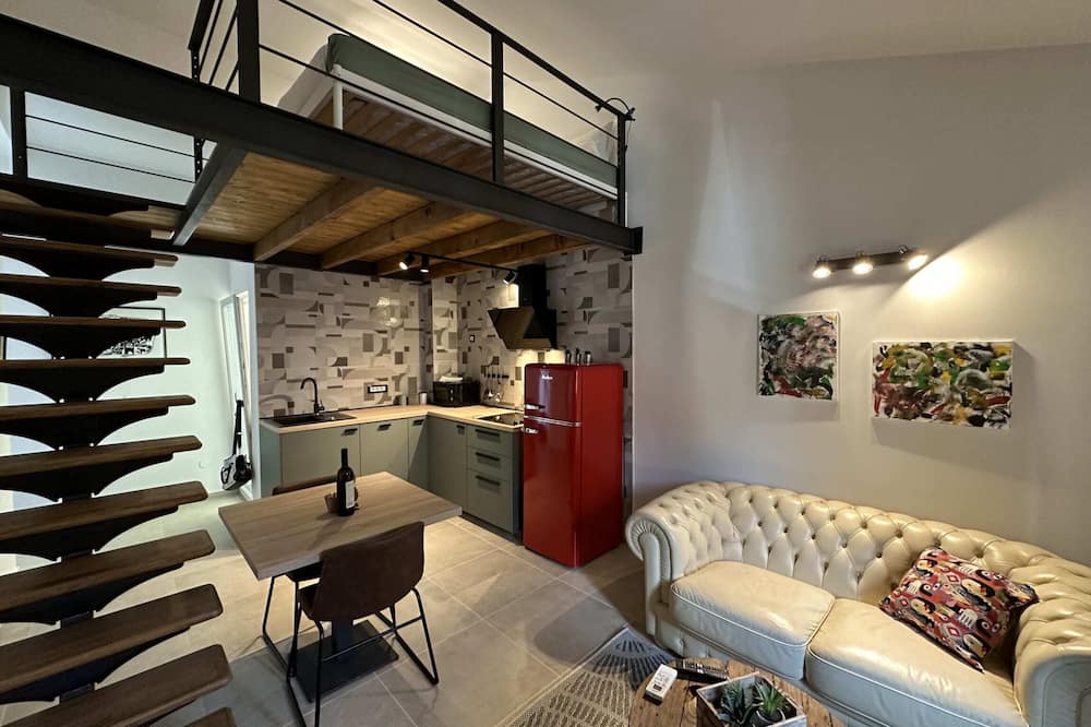 Apartment With Cozy Bedroom