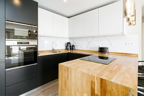 Apartment | Private kitchen | Cookware/dishes/utensils