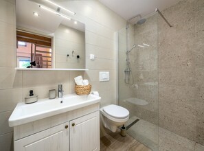 Apartment | Badezimmer | Haartrockner, Handtücher