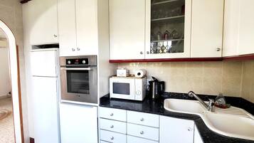 Mikrowelle, Ofen, Herdplatte, Geschirrspüler