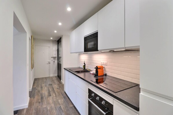 Fridge, microwave, oven, dishwasher