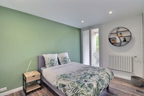 3 habitaciones, tabla de planchar con plancha, cuna de viaje y wifi