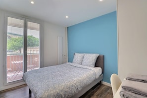 3 habitaciones, tabla de planchar con plancha, cuna de viaje y wifi 