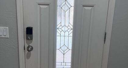 Charming 3-bedroom cottage with AC and WiFi in Goodyear