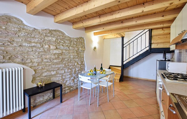 Réfrigérateur, plaque de cuisson, cafetière/bouilloire