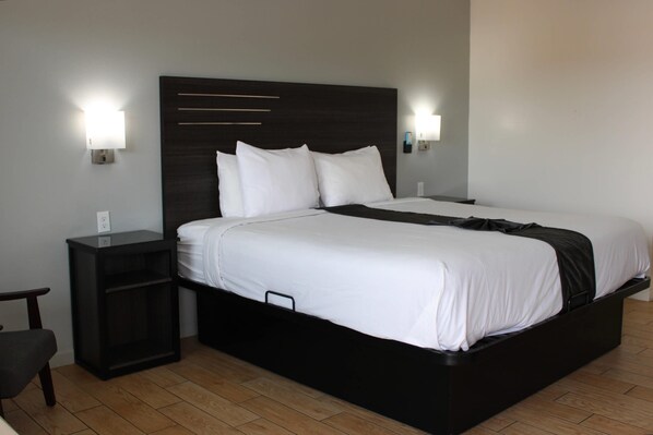 Standard Room, 1 King Bed, Non Smoking - Rodeway Inn Yuma Downtown (Yuma)