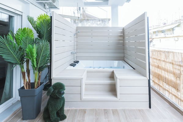 Baignoire à remous extérieure