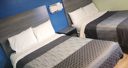 Plaza Motel