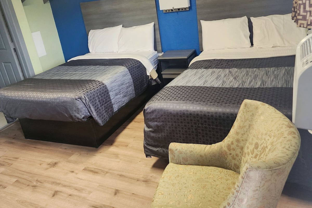 Double Room, 2 Katil Kelamin (Double), Non Smoking | Meja, Wi-fi percuma, cadar katil