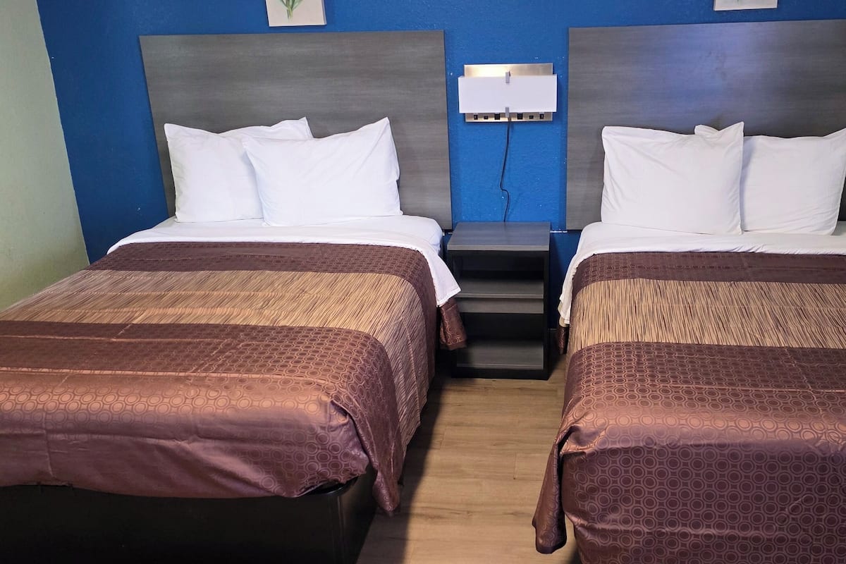 Double Room, 2 Katil Kelamin (Double), Smoking | Meja, Wi-fi percuma, cadar katil