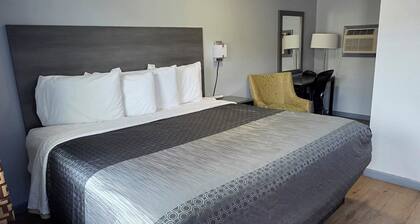 Plaza Motel