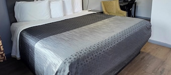 Plaza Motel