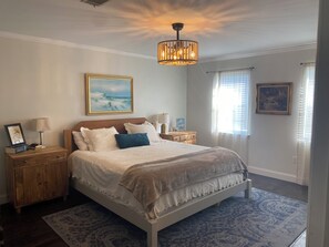 3 bedrooms, desk, iron/ironing board, travel crib