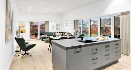 4 bedroom nice home in Hadsund