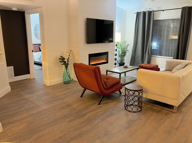 Contemporary Luxurious Condo With Mountain Views In Henderson . Wifi, Roku Tv. - ヘンダーソン, NV