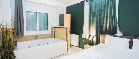 2 makuuhuonetta, silitysrauta/-lauta, vauvan matkasänky, internet