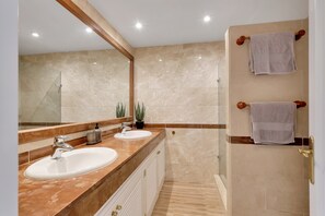 Appartement | Badkamer