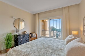 Apartment | 3 bedrooms, iron/ironing board - Charming Villa With Terrace (Marbella)