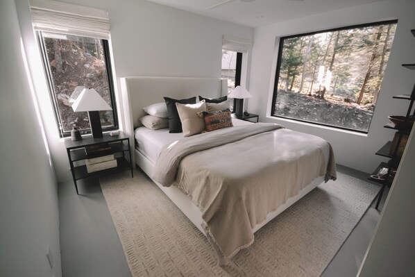 2 bedrooms, iron/ironing board, travel cot, free WiFi