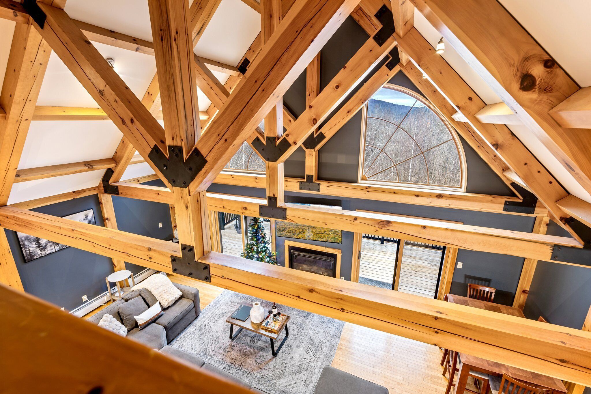 Una Smart TV, una chimenea