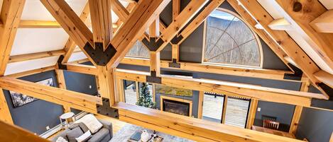 Una Smart TV, una chimenea